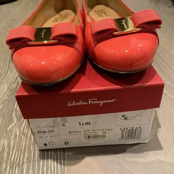 Salvatore Ferragamo Varina Patent Leather Flats - Picture 4 of 6